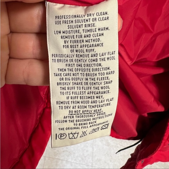 Red insulated winter jacket, fleece lined pockets, wind proof sleeves, pockets - Picture 11 of 14